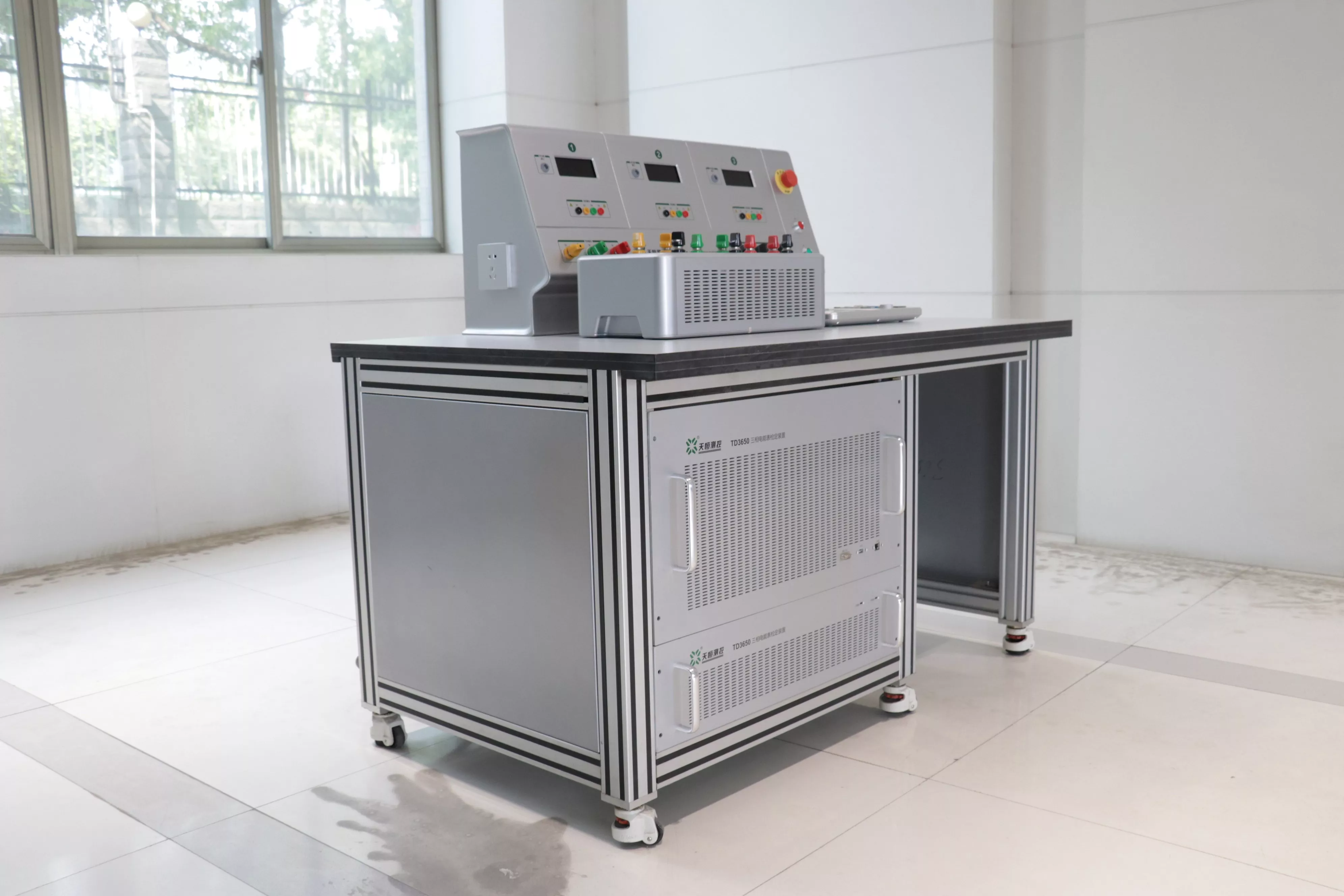 3상 전력량계 검증 장치 Three-phase Energy Meters Verification Device